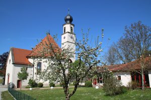 christuskirche aussen 300x200 - Evangelische Christuskirche