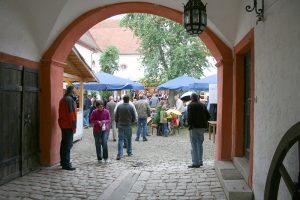 vogteischloss beim heimatfest 300x200 - Vogteischloss Stopfenheim